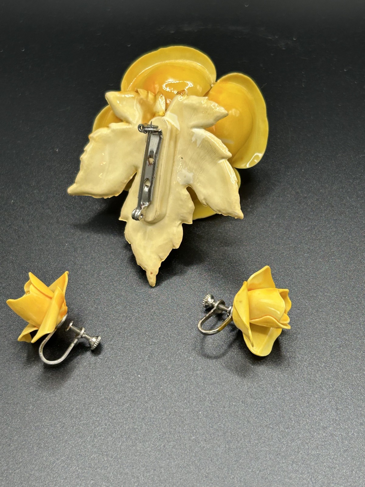 Vintage Mid-Century Yellow Lucite? Brooch and 2 screw-back earrings; all works