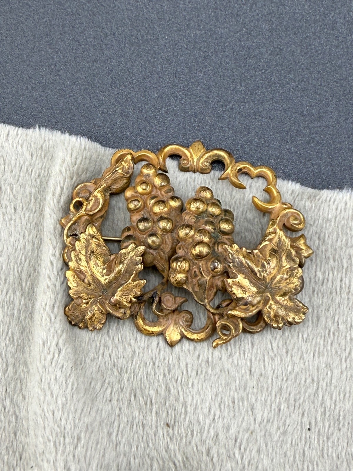 Vintage Brooch Gold Tone Grape Leaf Cluster