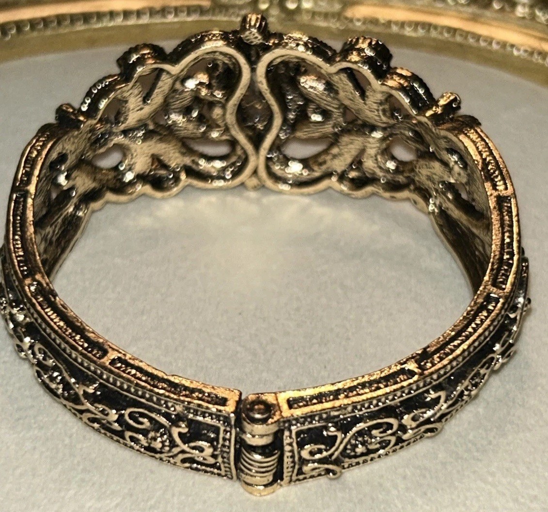 Visson Signed Gothic Smoky Quartz Tone Rhinestone Filigree Hinged Bangle Size 7