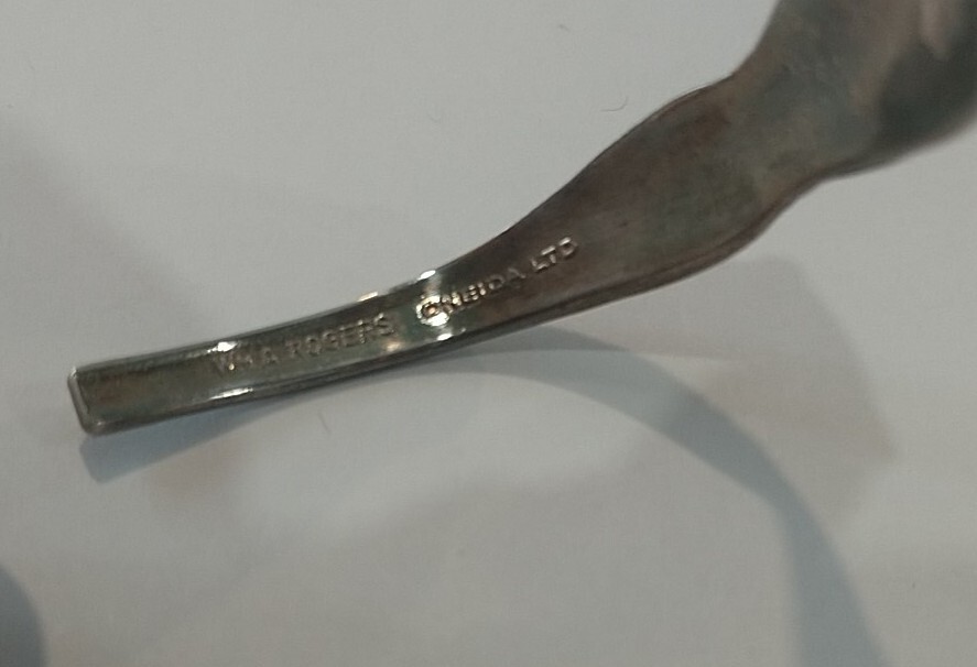 VINTAGE WM.A. ROGERS ONEIDA LTD SILVERPLATED FLORAL SPOON CUFF BRACELET 5″