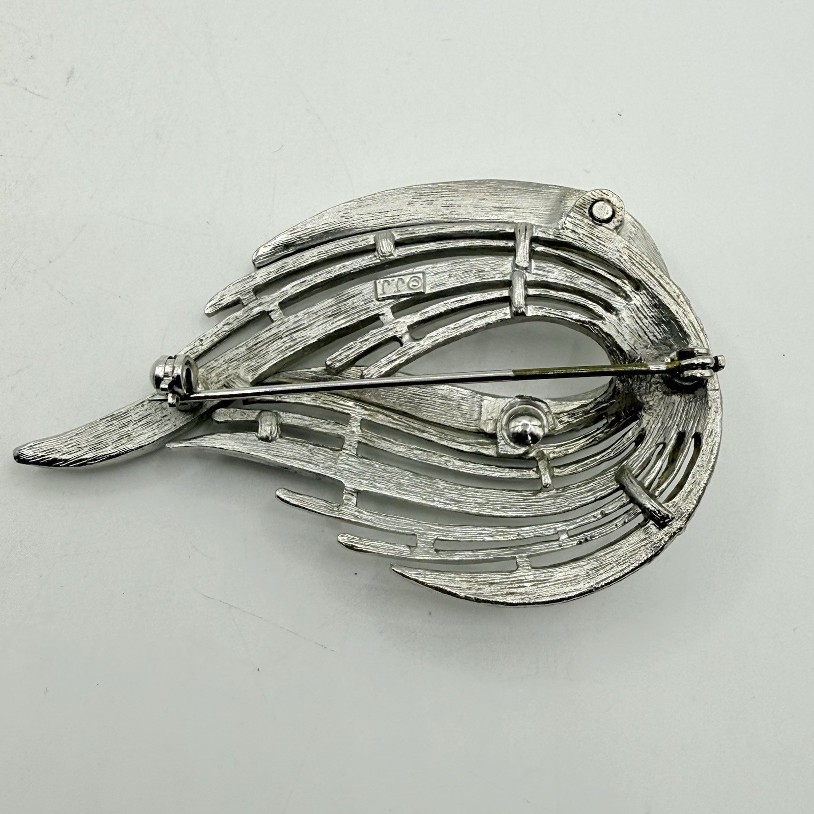 Vtg JJ Brushed Silver Tone Leaf Swirl Ribbon Brooch Pin Modern Texture Abstract