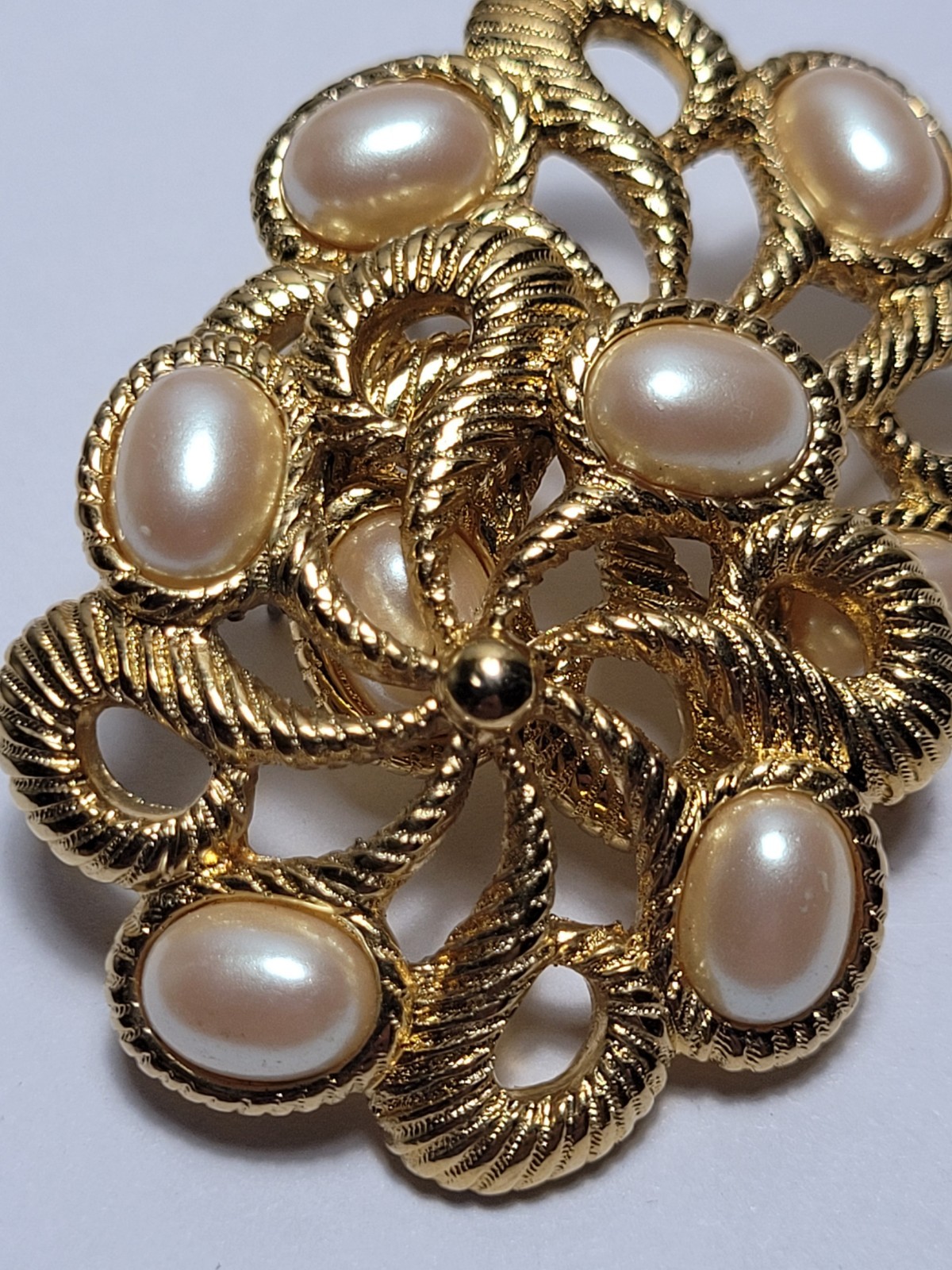 Vintage Yellow Gold-tone Faux Pearl Clip-On Earrings Fashion Costume Jewelry