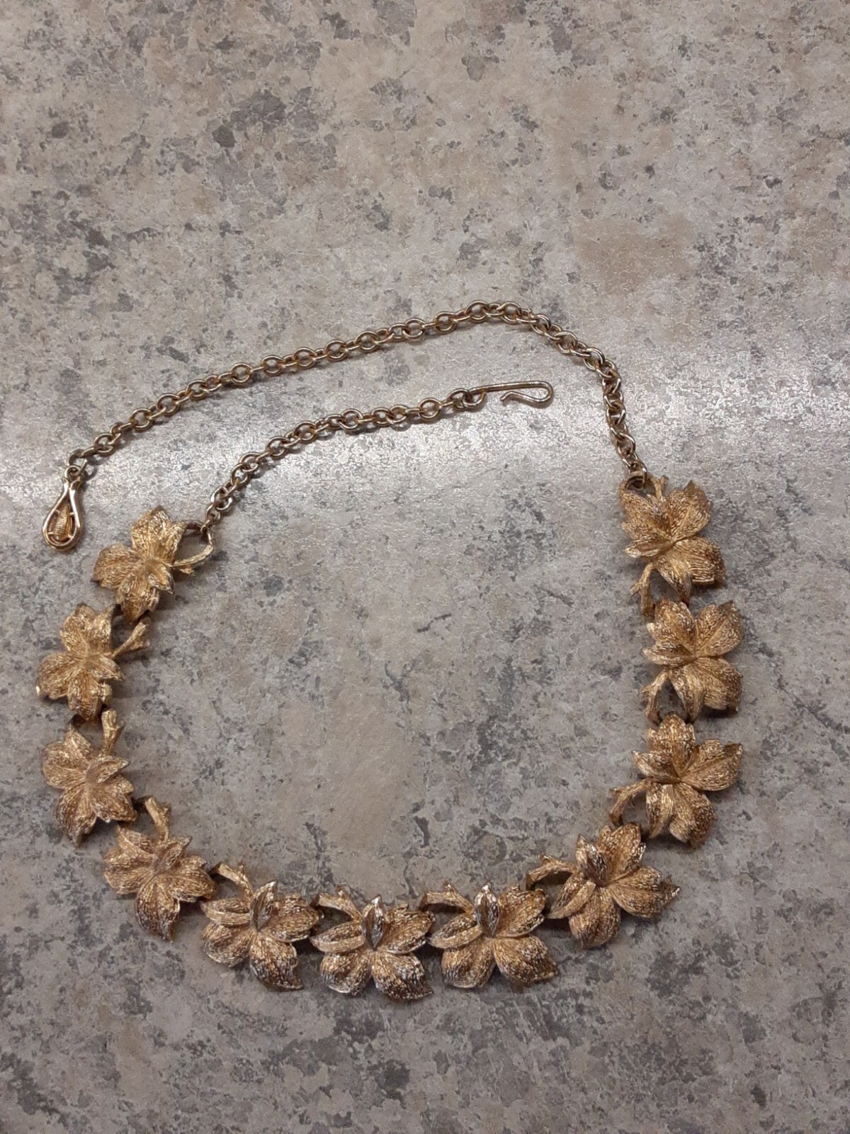 Vintage Goldtone Leaf Adjustable Length Necklace 16.5″
