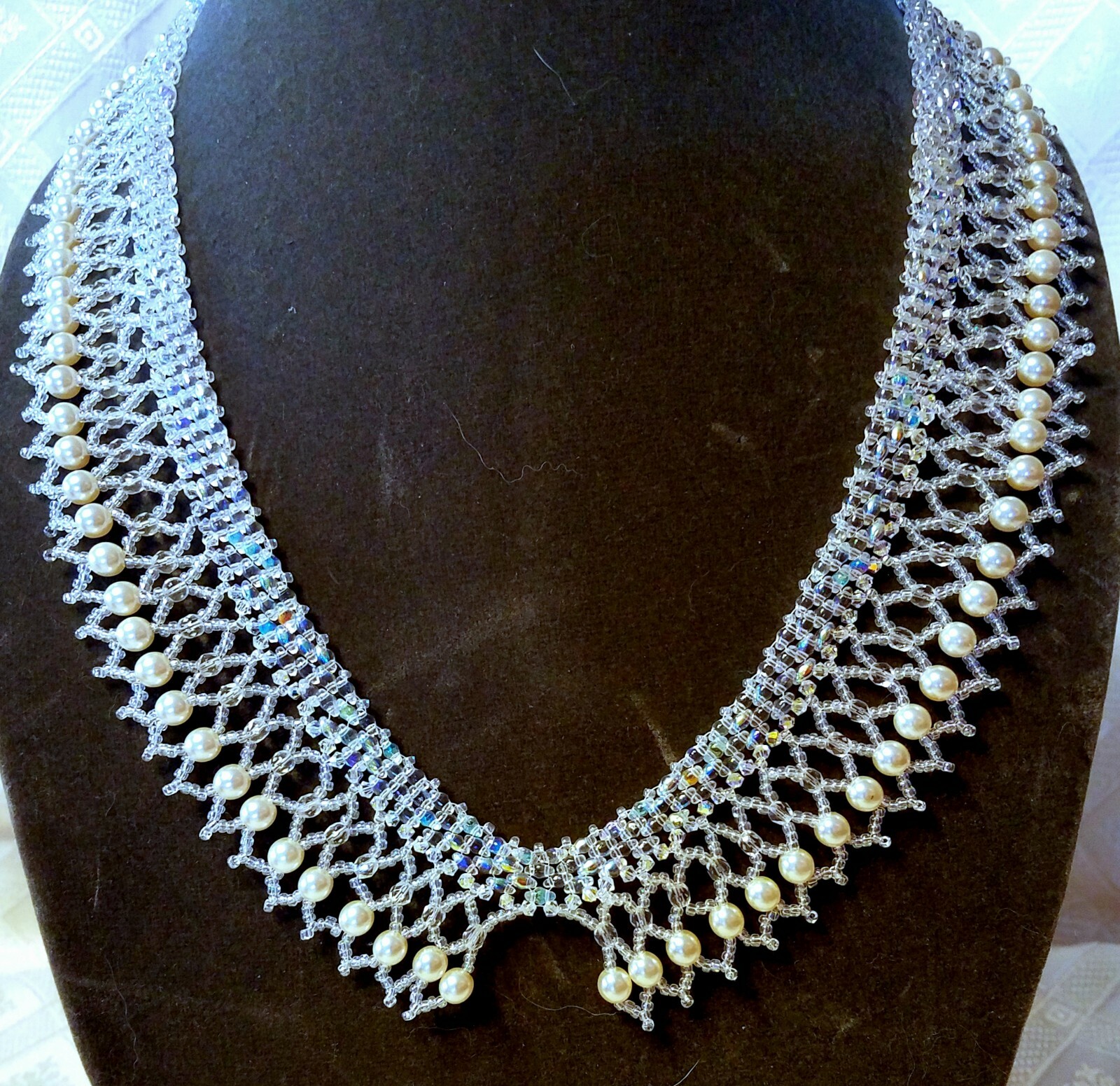 R B G Pearl Aurora Borealis Collar NECKLACE 22.5 In. L 1.5 In. W Magnet Close