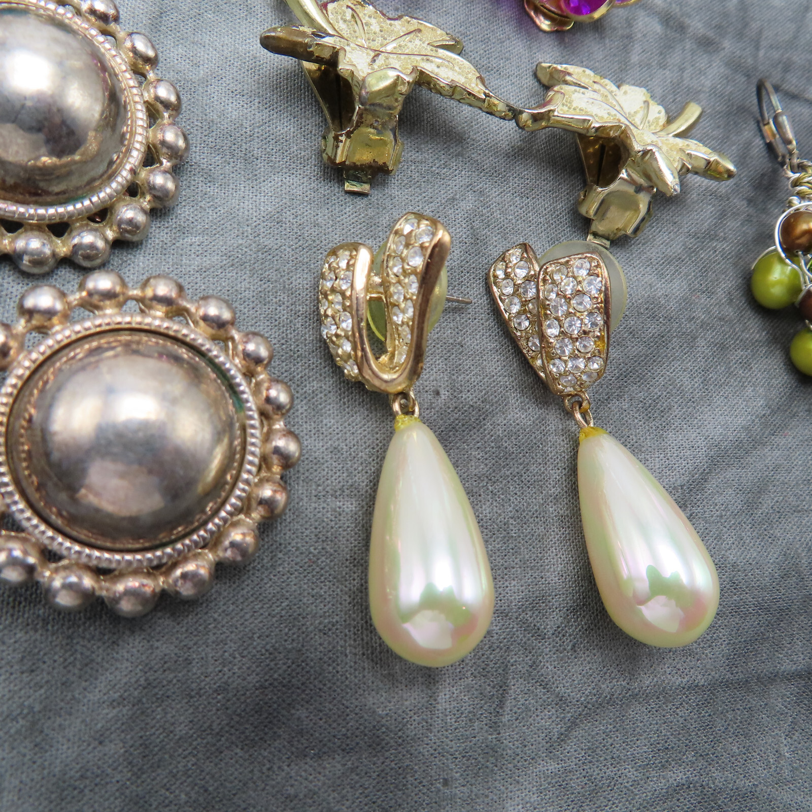 6 Pair Earrings Vintage Signed Purple Green Rhinestone White Leaf Pearl Lot 84c