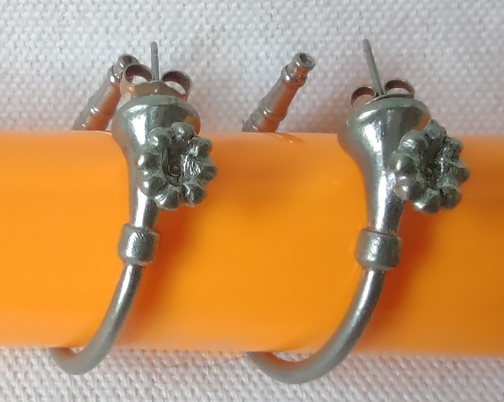JIM CLIFT SIGNED PEWTER GARDEN HOSE EARRINGS 1 1/8″ HOOP POSTS