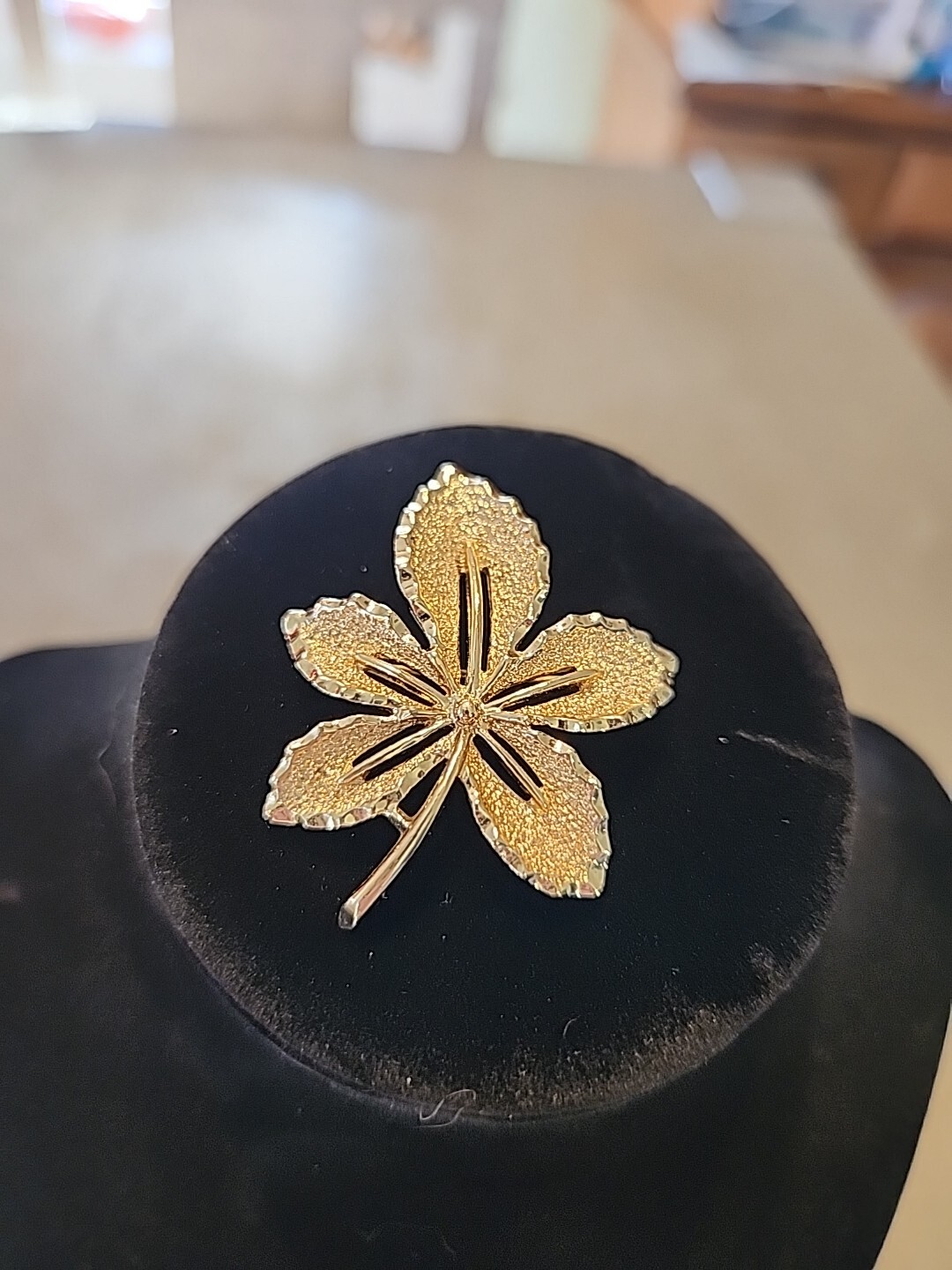 Vintage Sarah Coventry Leaf Brooch Approximately 2”x 1.5” 12.9g