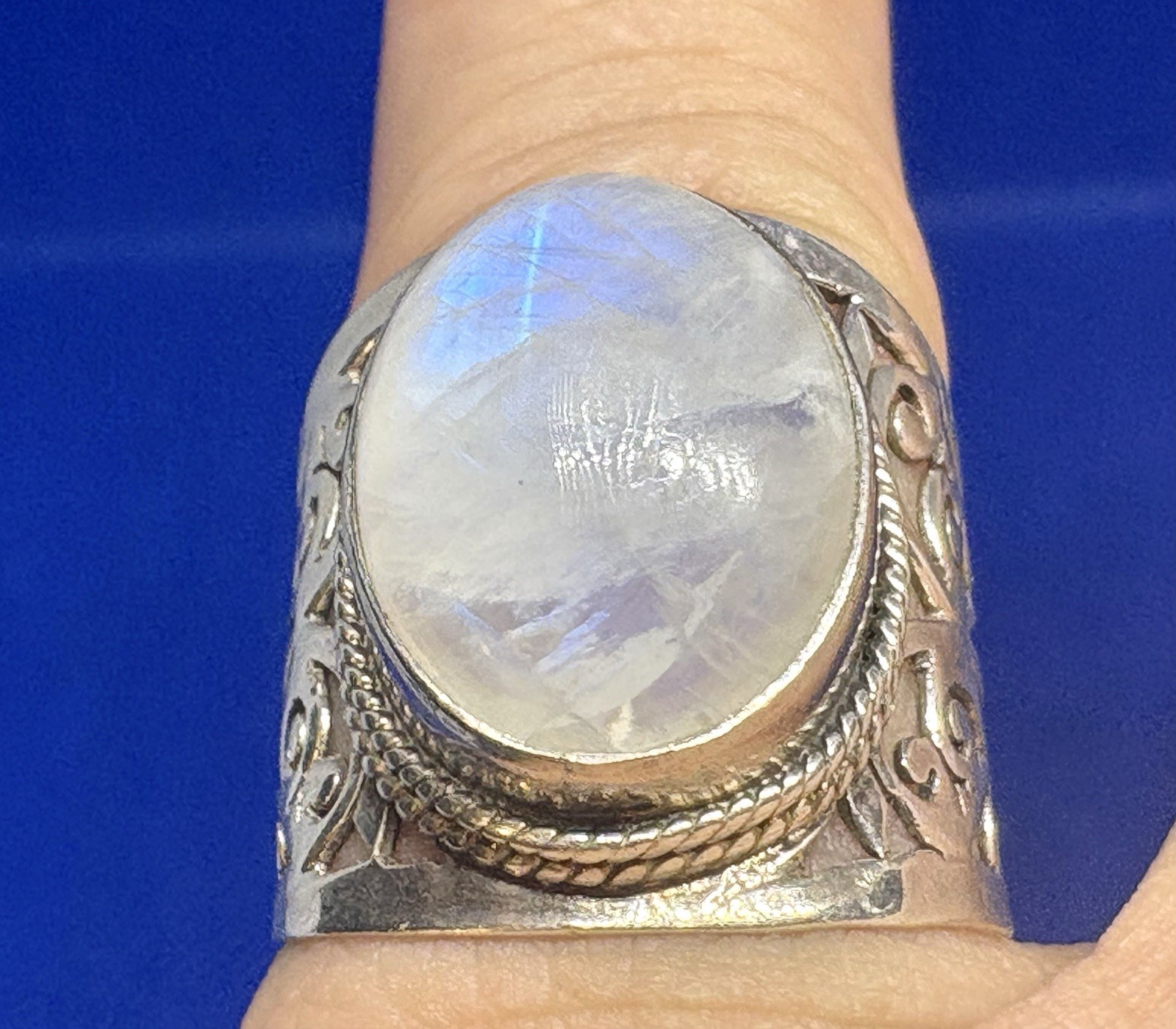 Y68 Chunky 925 Silver Ring size 8.75 Rainbow Moonstone 7 Ct 7.98 g