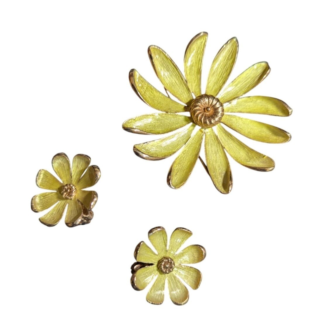 Daisy Flower power Brooch Clip On Earrings Set Enamel retro vintage