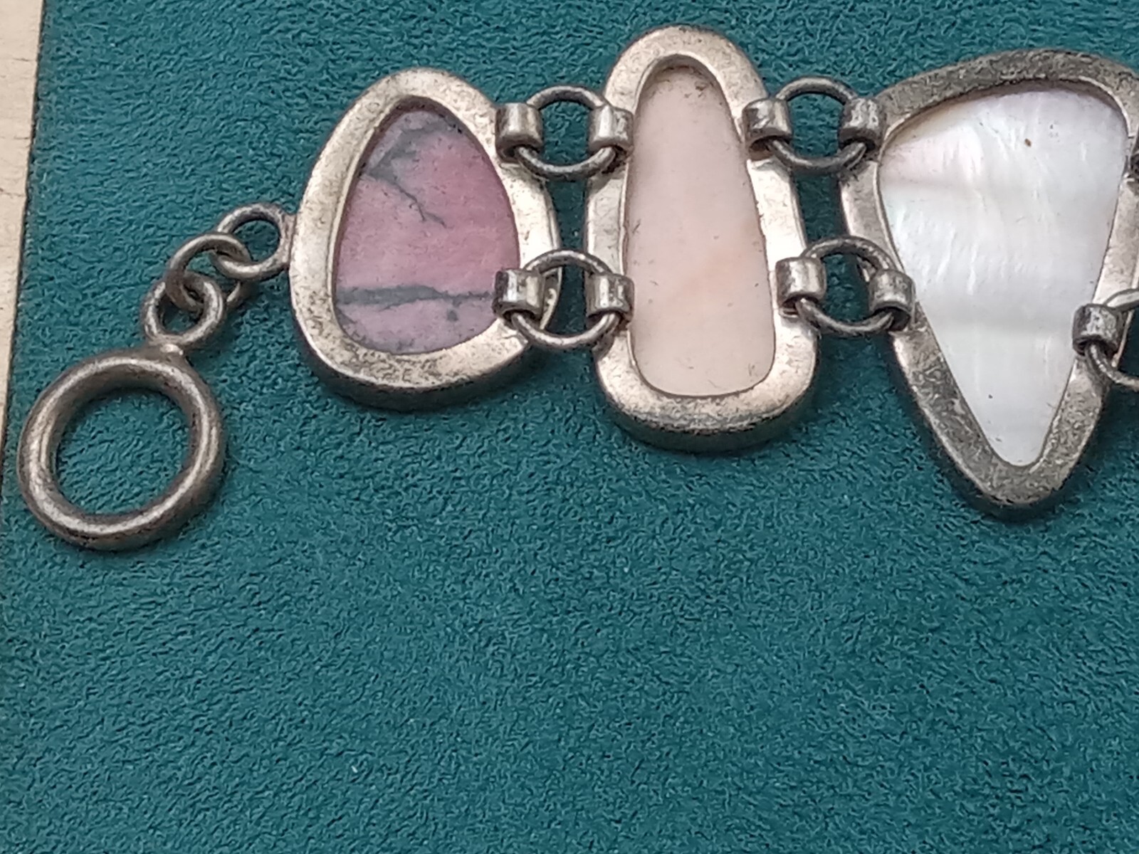 Sterling Silver 7.5″ Long Link Bracelet w. Mother of Pearl & Agate Settings: 44g