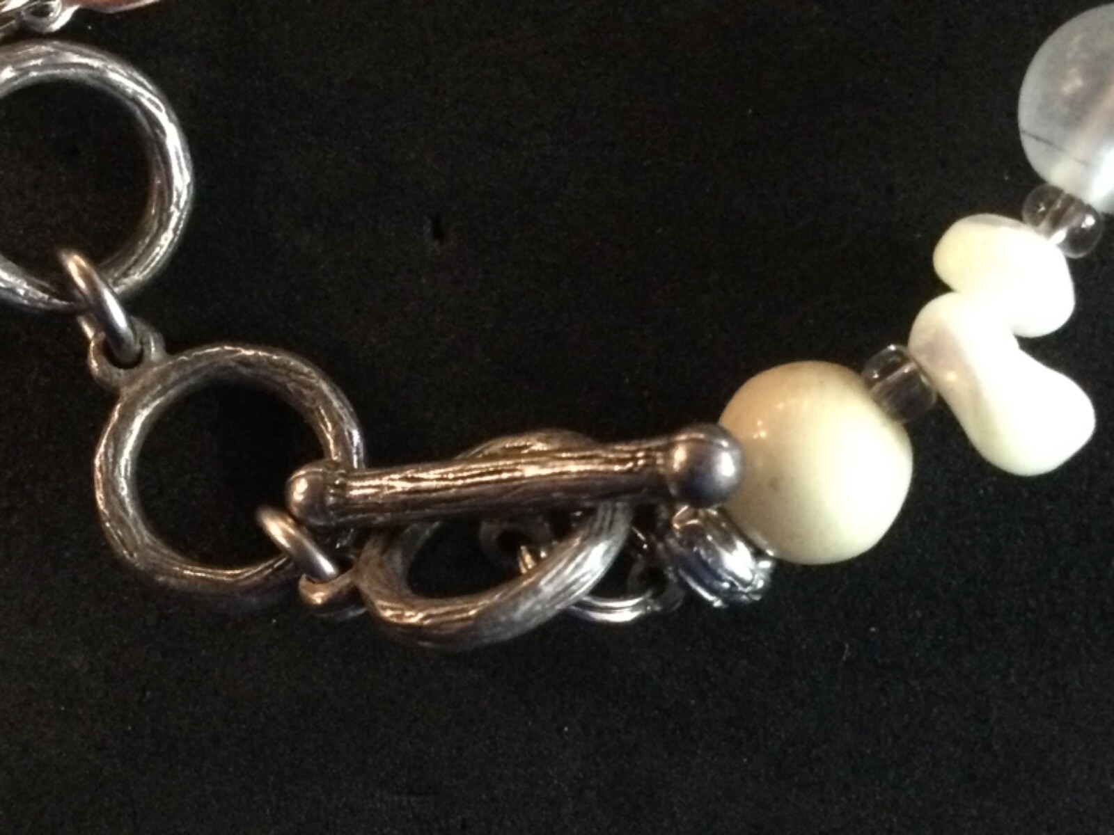 Unique Mei Fa Different Shapes & Sizes Ivory Colored Beads & Stones Necklace 16”