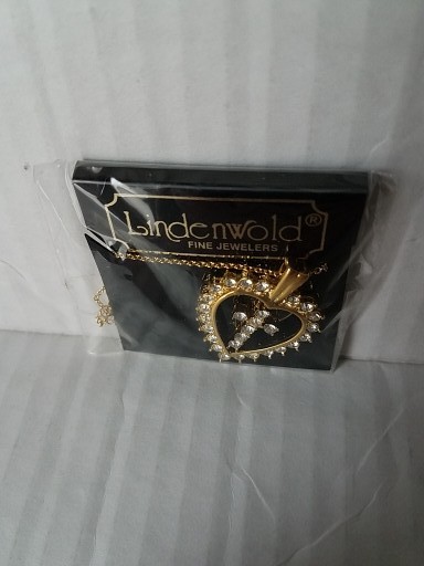 VINTAGE LINDENWOLD FINE JEWELERS CROSS NECKLACE NEW SEALED