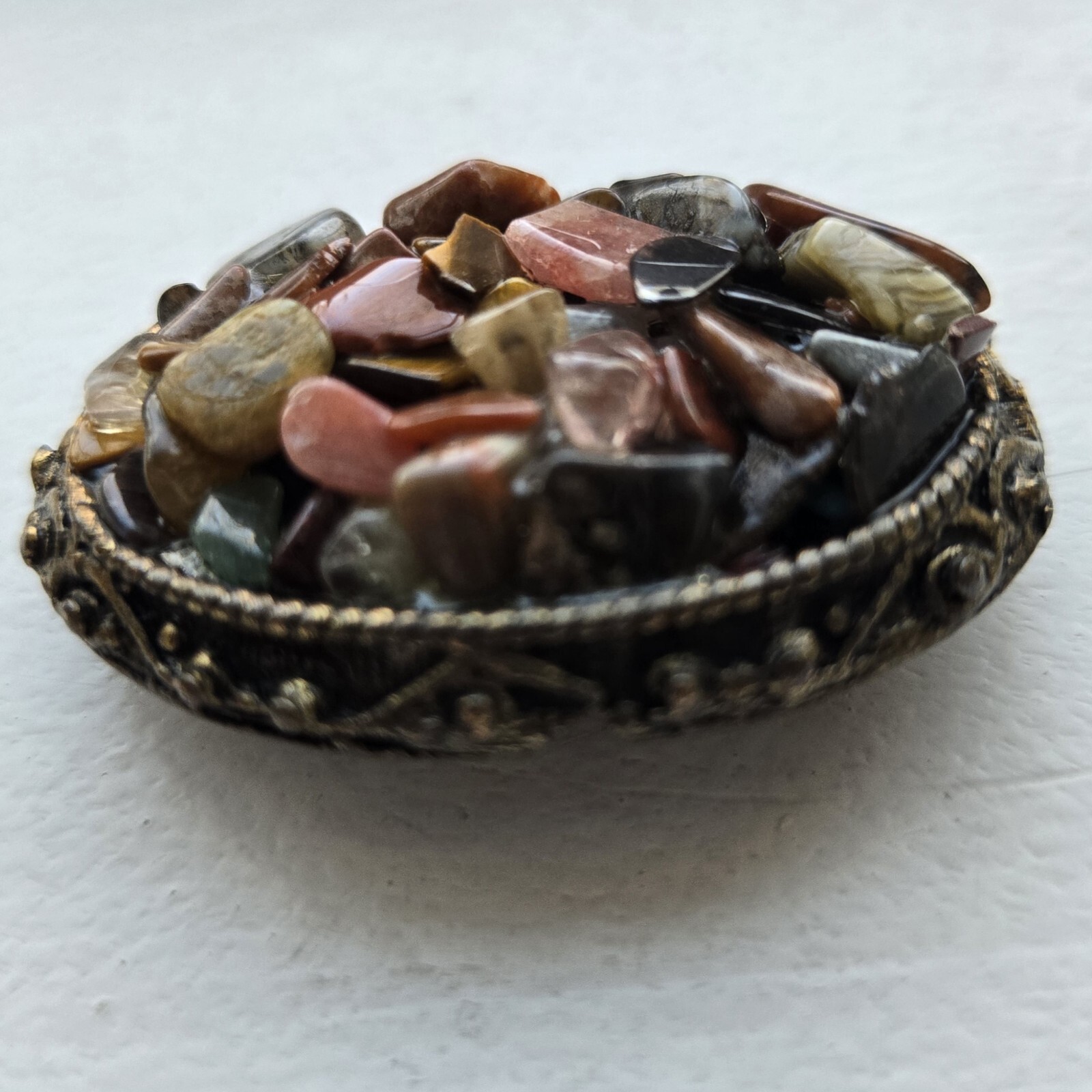 Vintage Multicolor Gem Stone Chips Brooch Pin Gold Tone Oval Estate