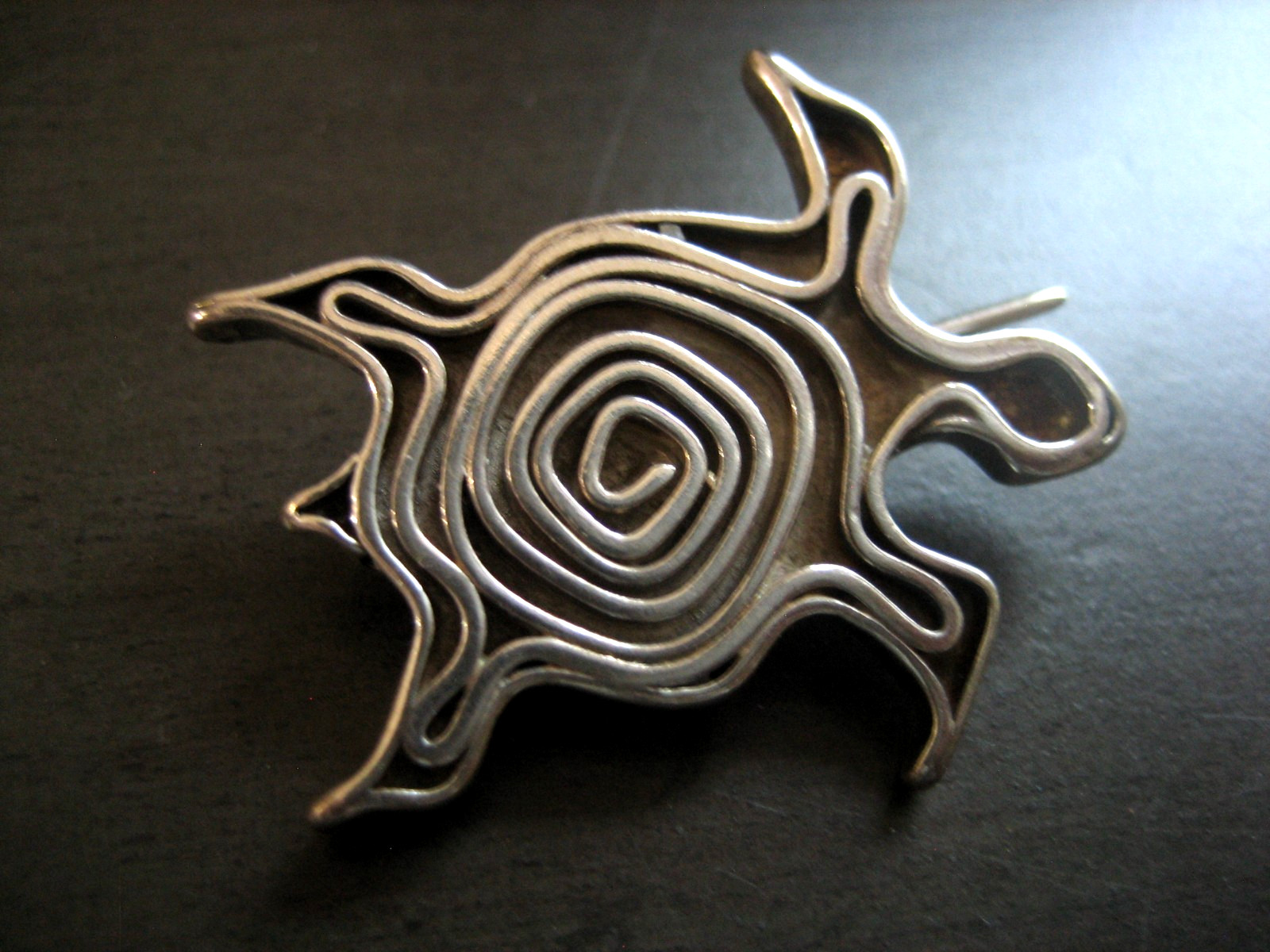 WHIMSICAL STERLING SILVER ABSTRACT TURTLE BROOCH PIN