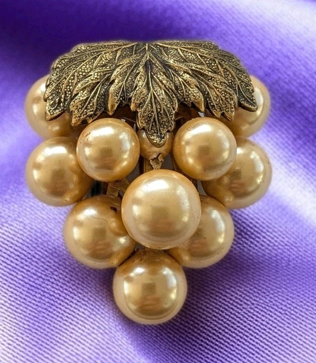Vintage Grape Cluster Fur Shawl Scarf Dress Shoe Clip Faux Pearls