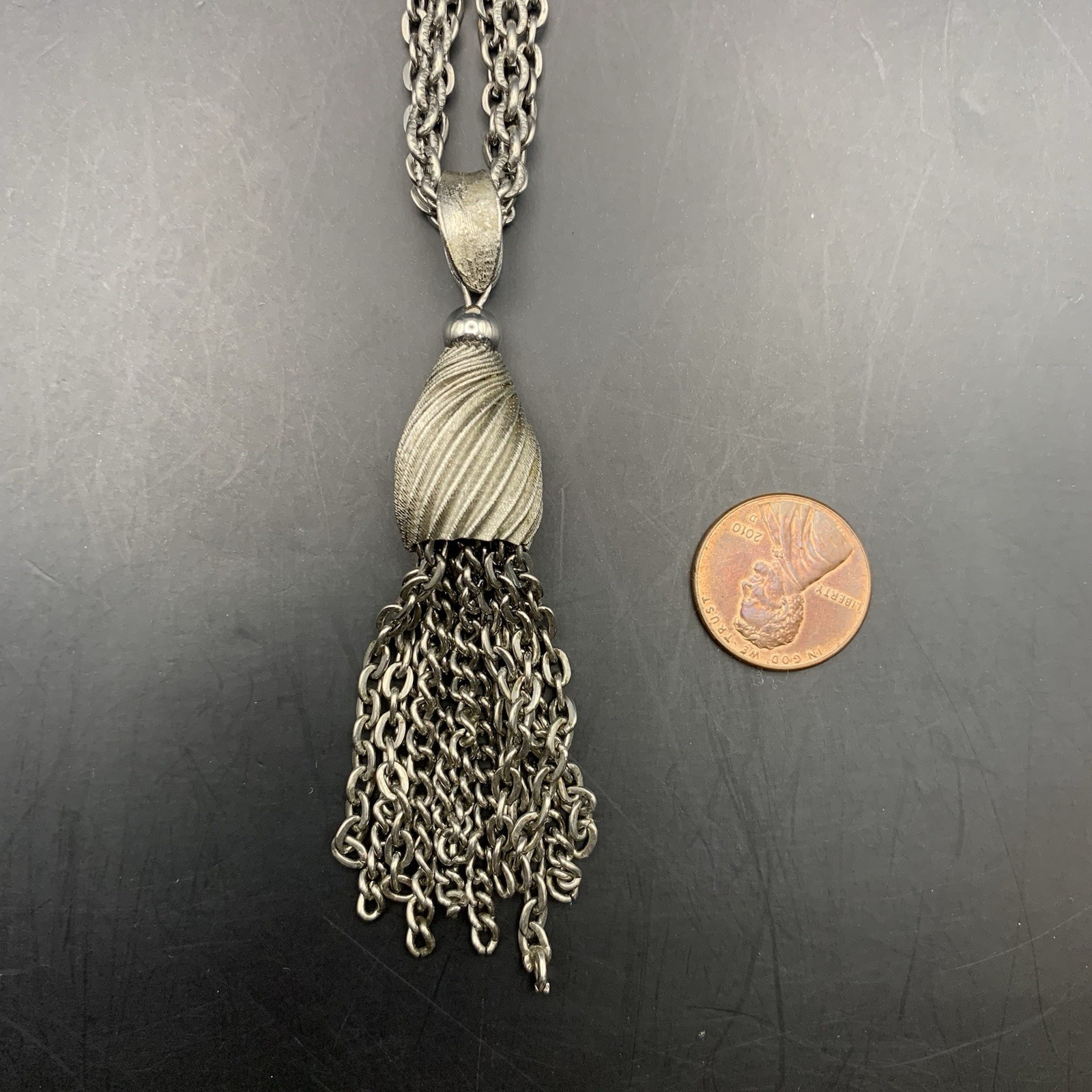 1970s Tassel Pendant Necklace Silver Tone Textured Station Classic Vintage