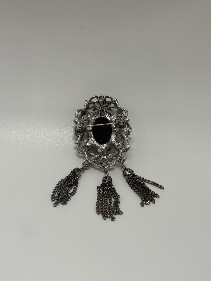 Vintage 1970s Cameo Silver Pewter Tone Scroll Openwork Triple Chain Brooch Pin