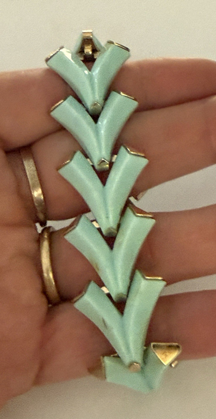 Rare 1956 Crown Trifari VALENCIA Sea Foam Chevron Thermoset Lucite Bracelet MCM