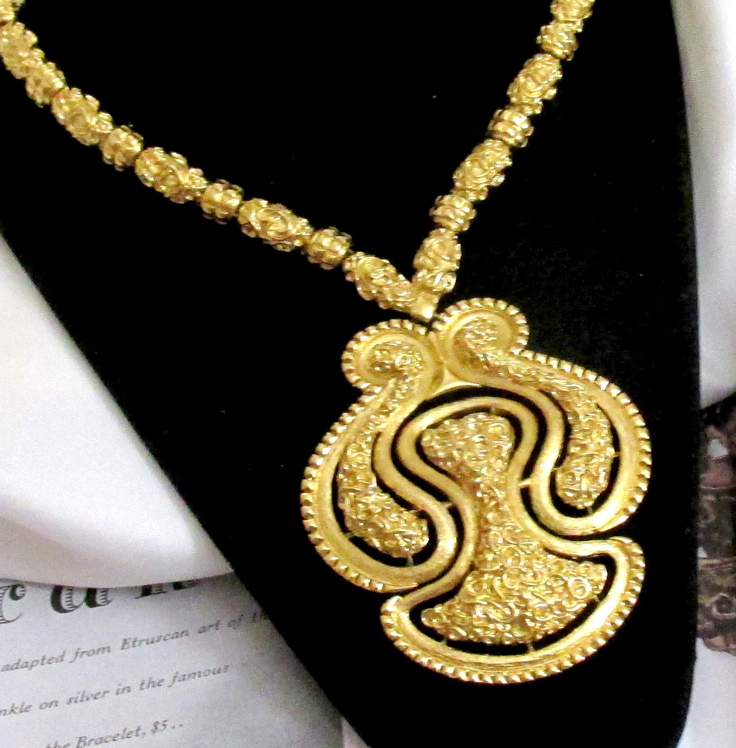 VTG RUNWAY BOLD MONET BRUTALIST ETRUSCAN MASSIVE PENDANT NECKLACE DOOR KNOCKER