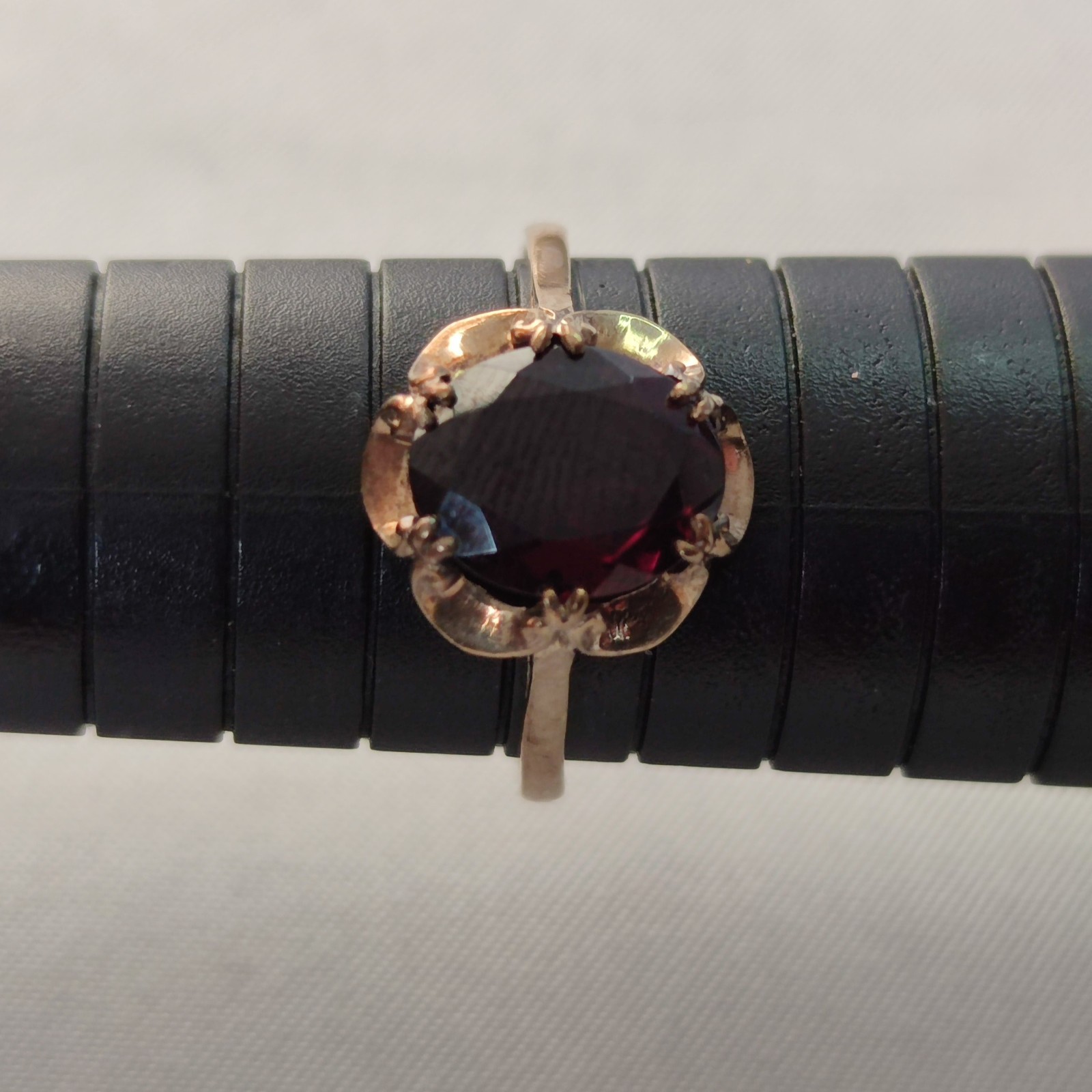 Vintage 9ct Yellow Gold Garnet Ring Size S Hallmarked 375 January Statement