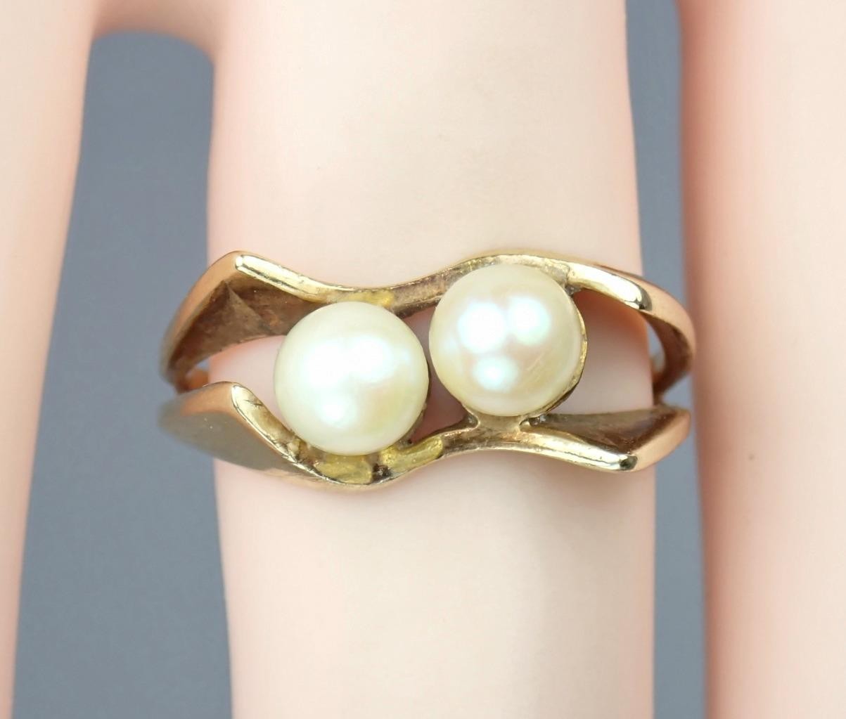 Beautiful Vintage 1970s Modernist Solid 9K Gold Pearl Waves Ring 1976 Size 5.75