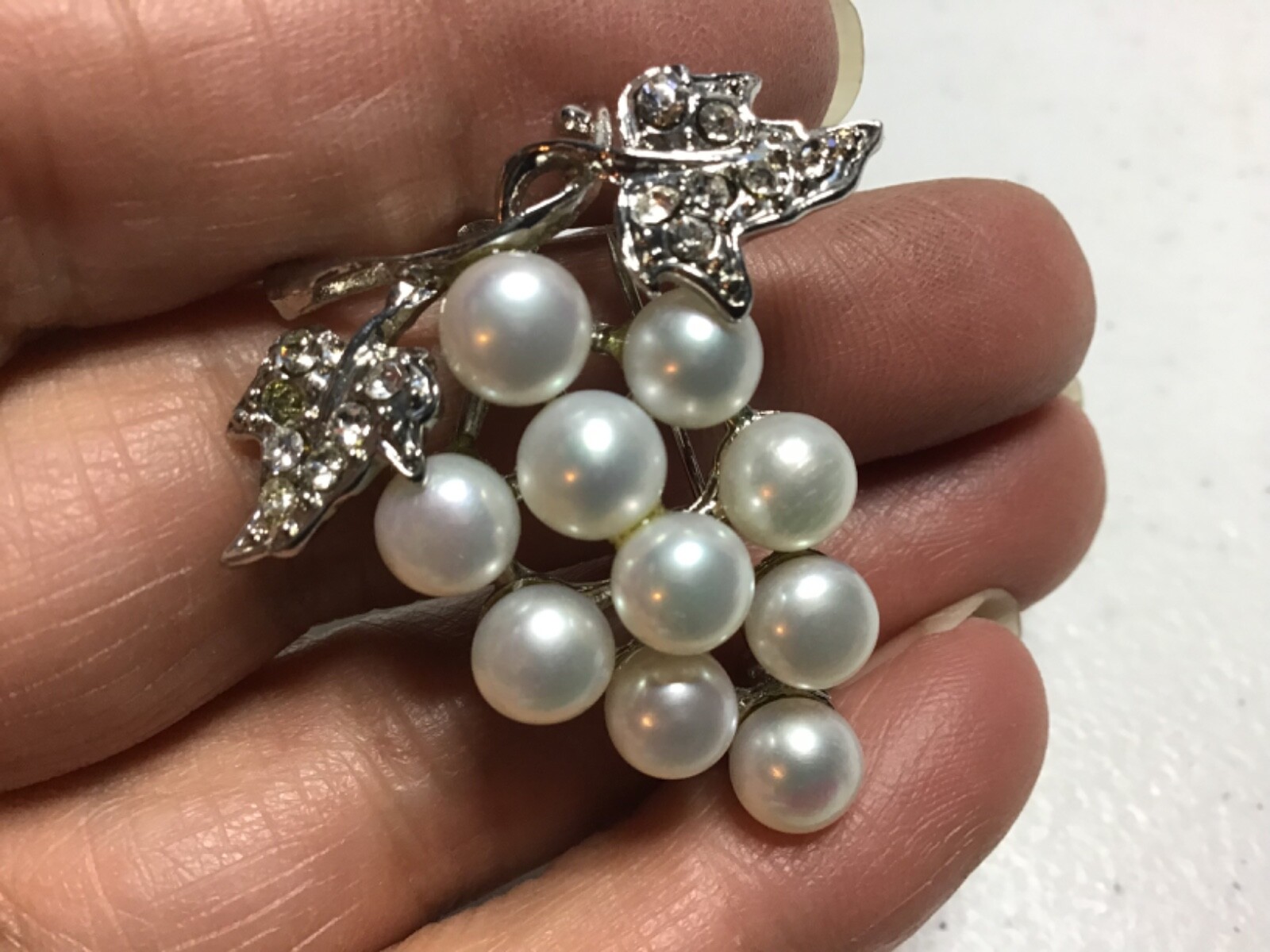 Vintage Rhinestone Pearl & Silver tone Bunch of Grapes Brooch