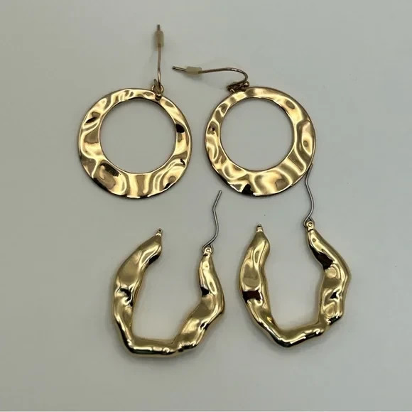 Classic Textured Hoop Earrings Qty 2 Gold-tone Unsigned Dangle Drop Everyday