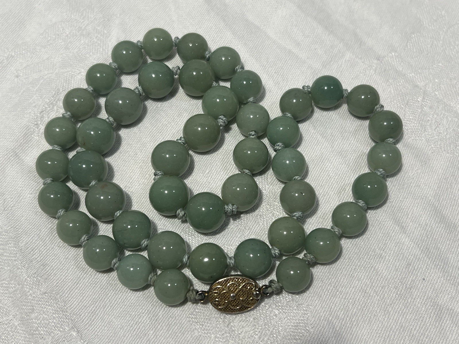 Vintage Chinese Export Jade Apple Green Knotted Bead Necklace 109.4g 26-1/2”