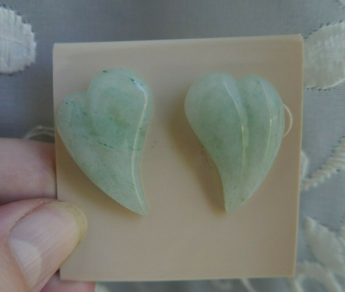 VTG 1980s Green Aventurine 30mm Curved Heart Shaped Pierced Earrings 1 + 1/8″ L