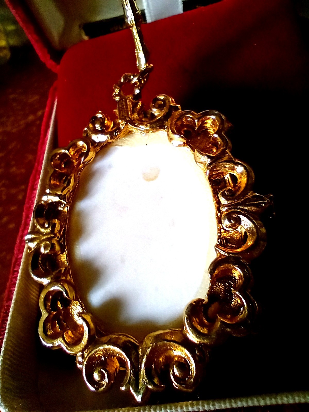 Vintage MIXED JEWELRY “HEARTS AND FLOWERS” PENDANTS ,BROOCHES, NECKLACE,RINGS.