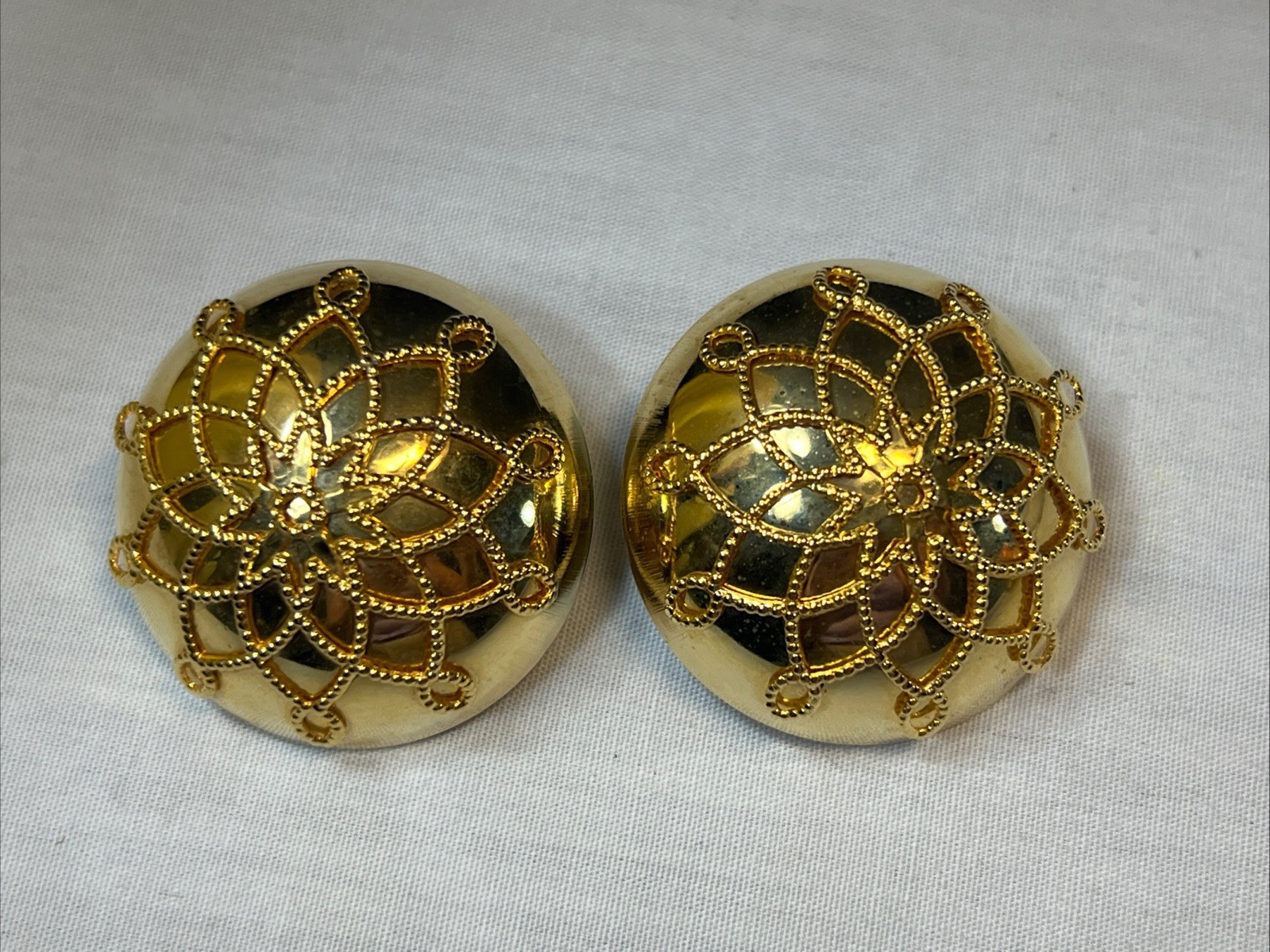 2 Sets Vintage Bright Gold Large Lightweight Metal Clip Earrings