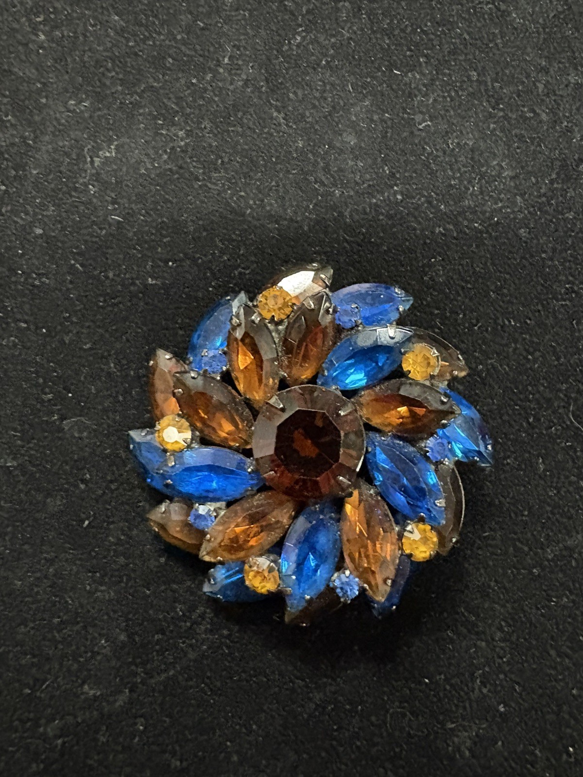 Vintage Juliana DeLizza&Elster round swirl brooch in capri blue and amber/topaz
