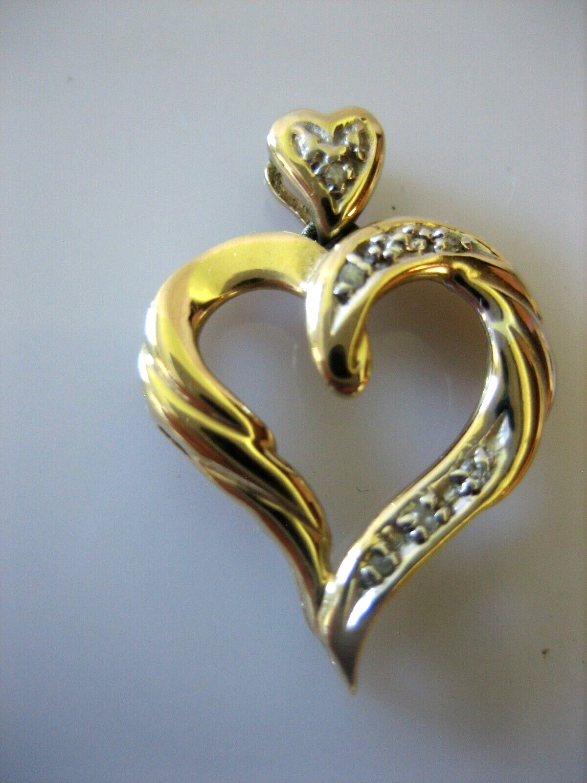VINTAGE 10K YELLOW GOLD DIAMOND OPEN HEART PENDANT