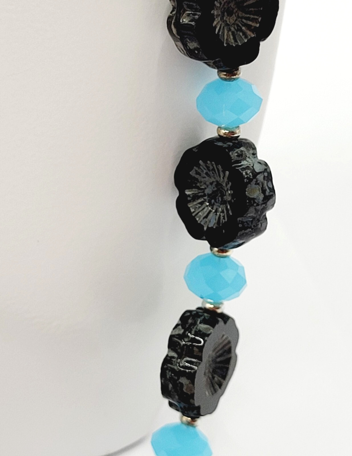Black Glass Rosette with Chalcedony and Colorful Agate Silver Tone Vtg Necklace