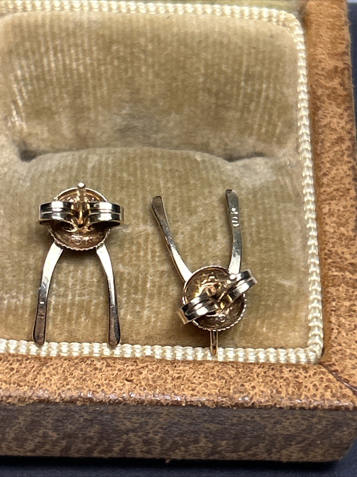 Vintage BDA Budlong Docherty Armstrong 10k Yellow Gold Wishbone Stud Earrings