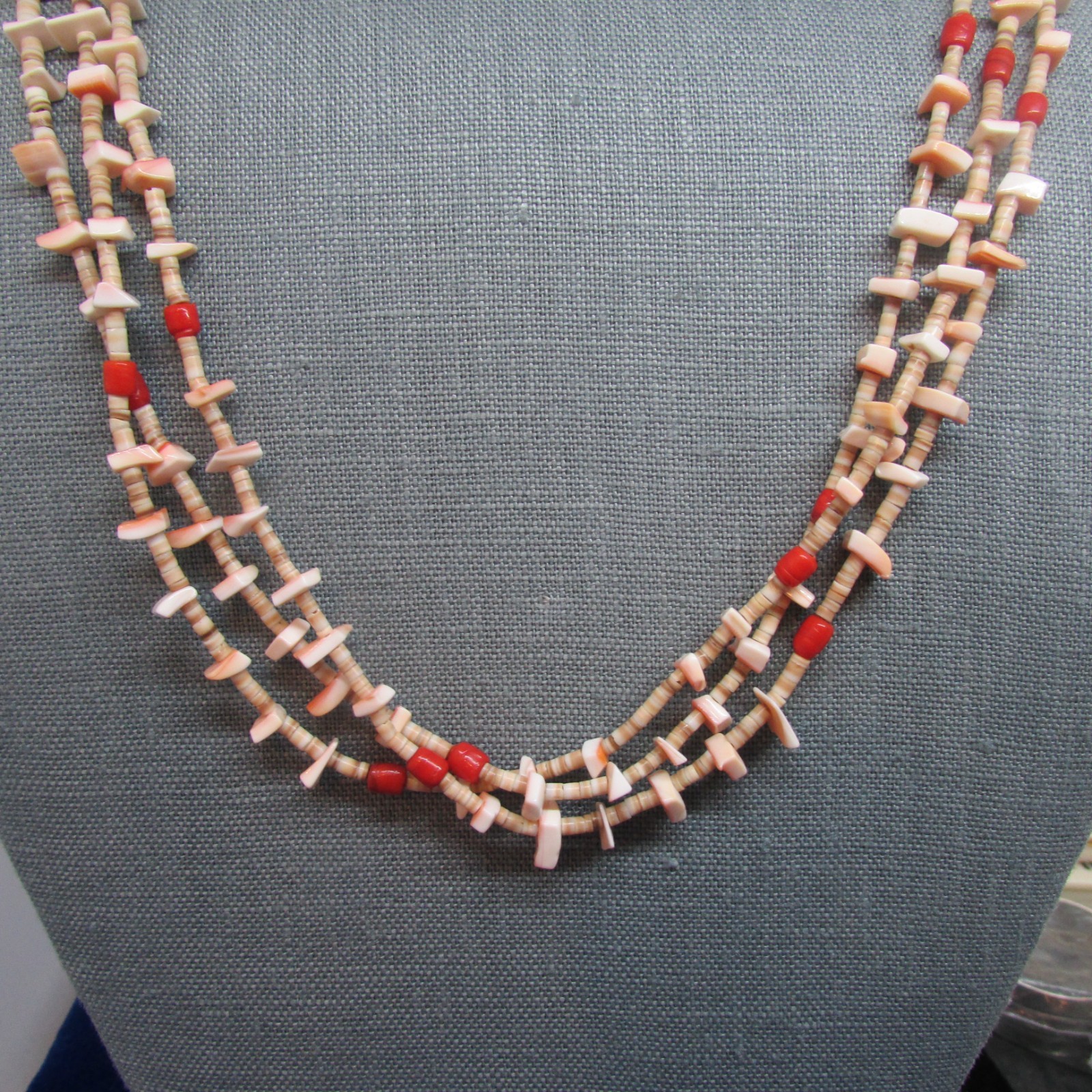 VTG SW 3 STRAND LIGHT SHELL HEISHI & PINK SHELL AND RED BEADS, NO METAL