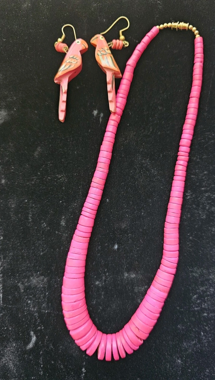 Vtg Wood Flat Pink Bead Necklace Barrell Clasp 17″ Tropical W Parrott Eearings