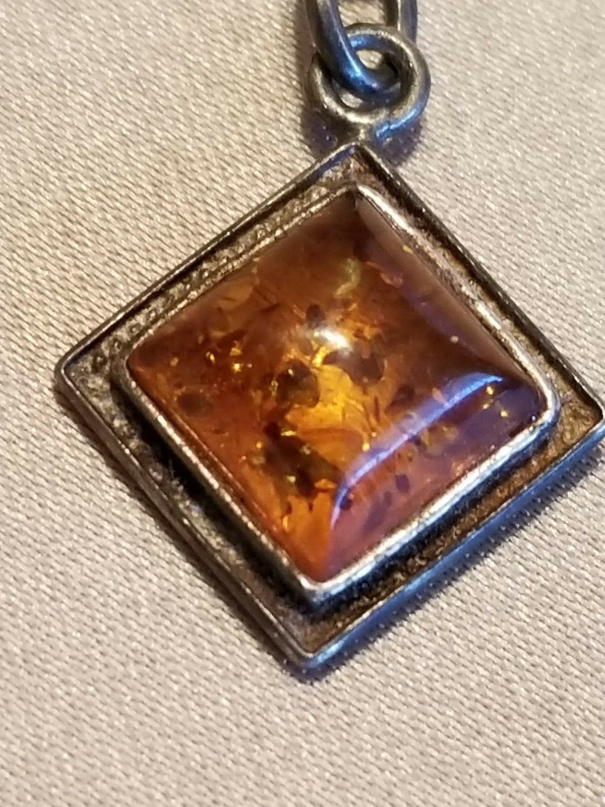 Beautiful Vintage Amber & Silver 3/4″ Pendant With 925 Stamped 19″ Chain