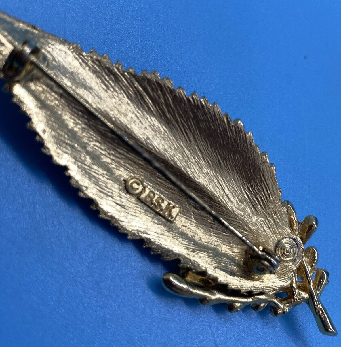BSK Signed/Leaf Brooch/1950’s-1980’s/Gold-Tone/3.25″ L x 1.25″ W/Vintage