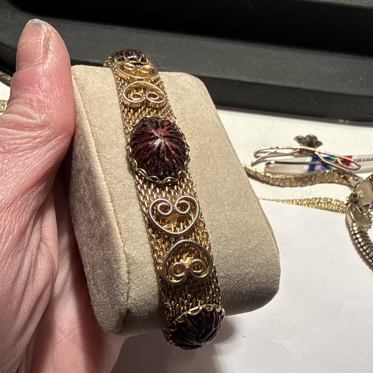 VTG Gold Toned Mesh bracelet 7”