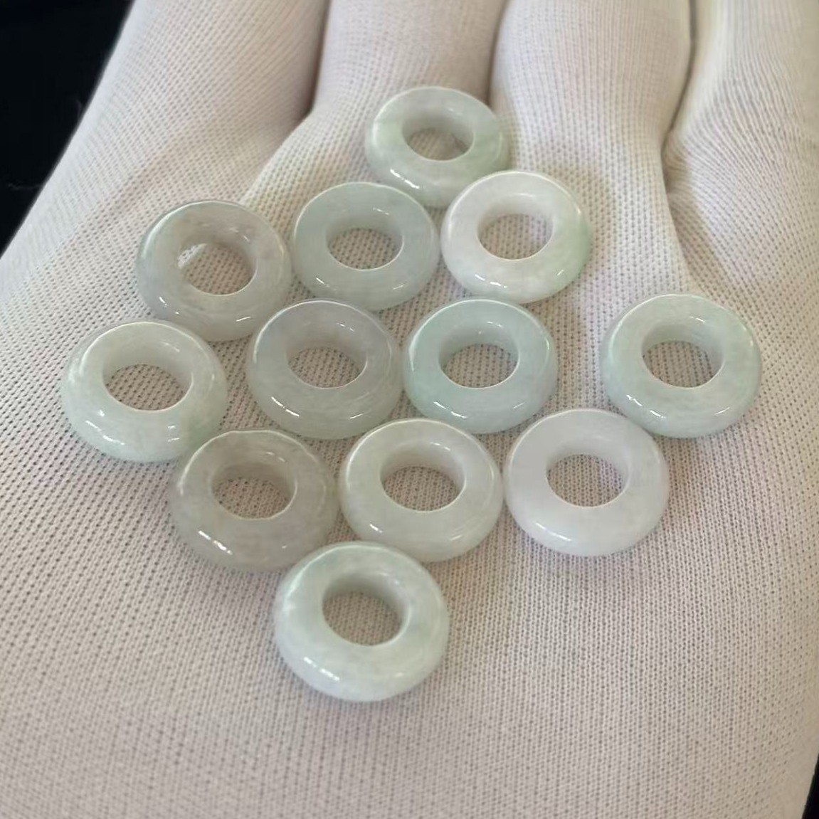12 pcs Natural Green Jade Jadeite Ring Pendants, Diameter 15 mm. Free Necklace