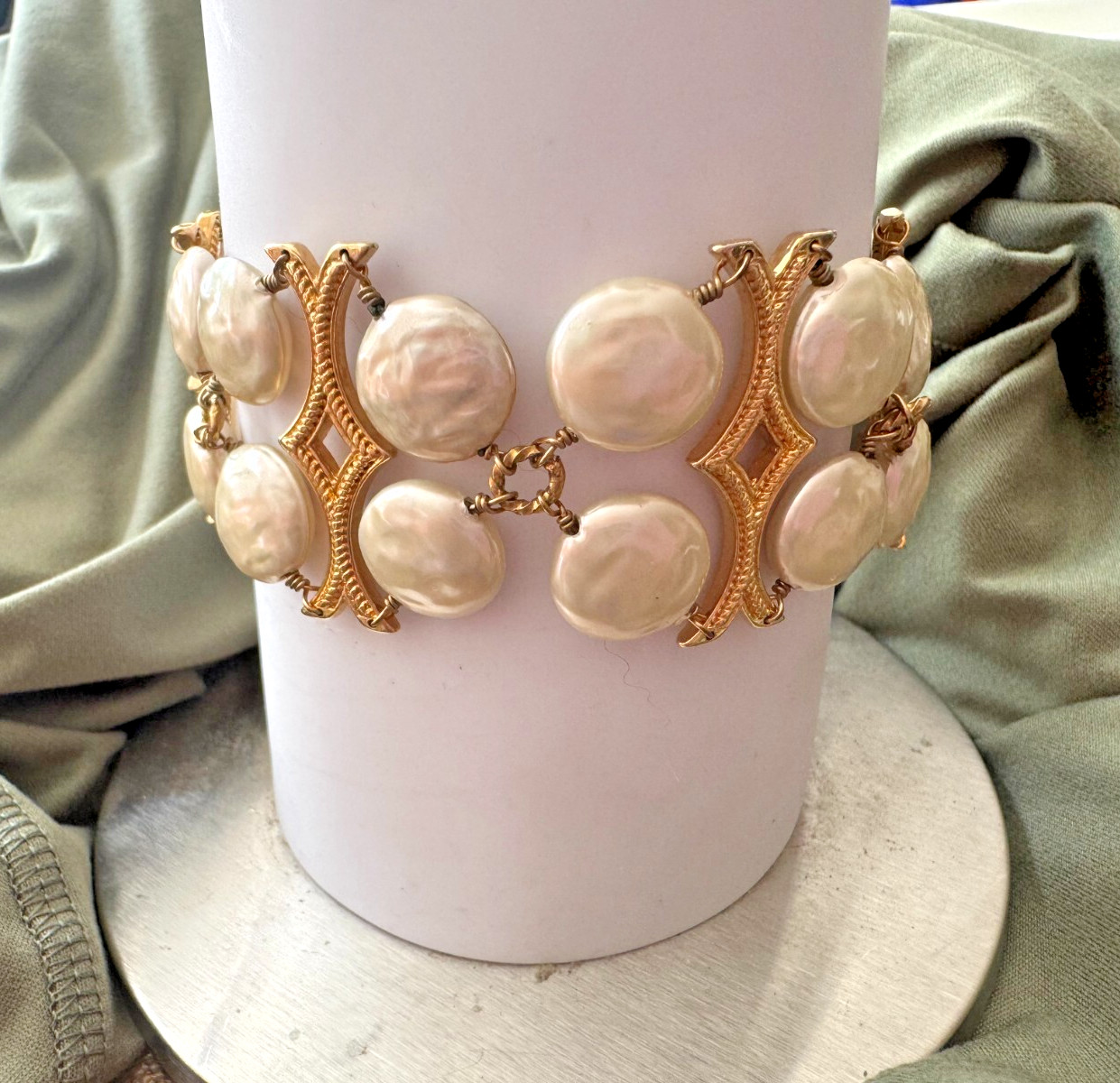 natural pearl and gold tone bracelet 7 to 9 inches