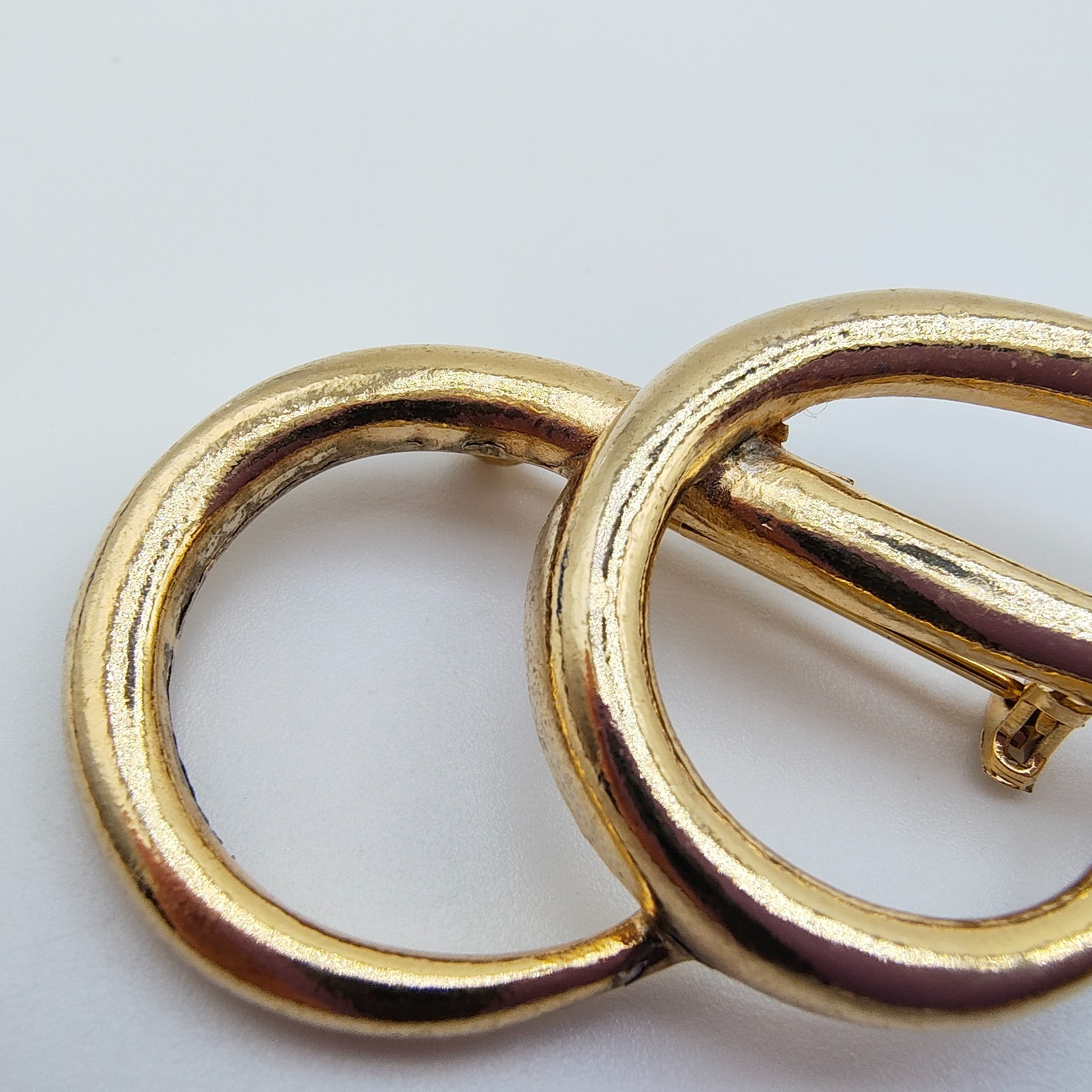 Vintage Piscitelli Modernist Swirl Brooch Gold Tone Abstract Quiet Luxury Signed