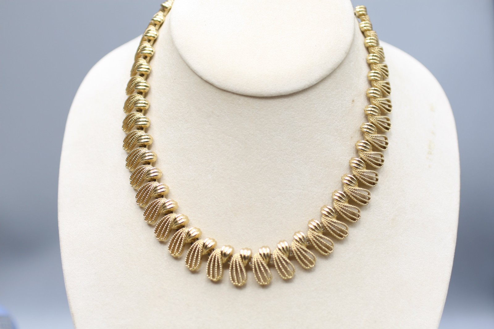 Vintage Monet Necklace Choker Gold Tone 15 -17in S44