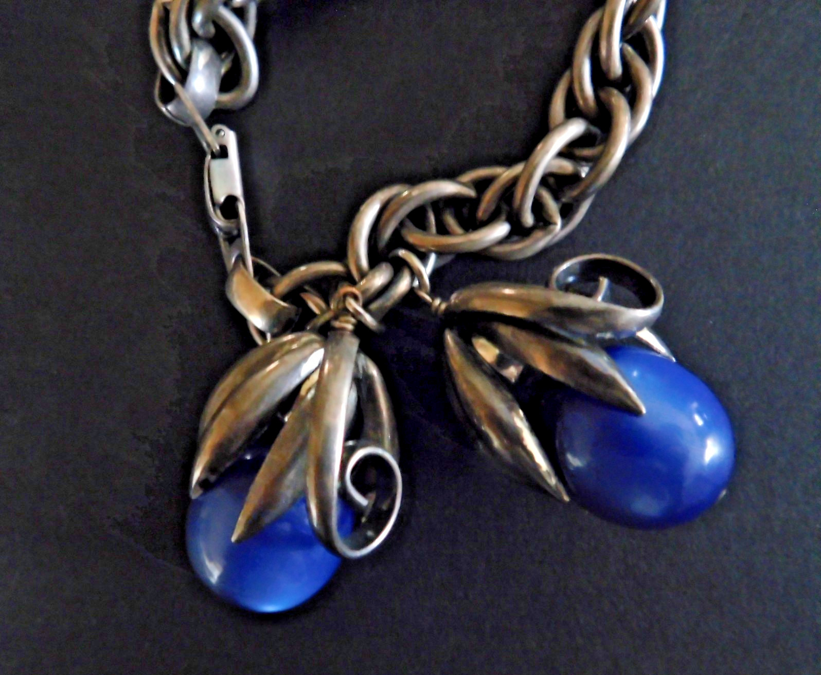 VTG. 1950’s NAPIER BLUE MOONGLOW KUMQUAT CHARM BRACELET 7 3/4″