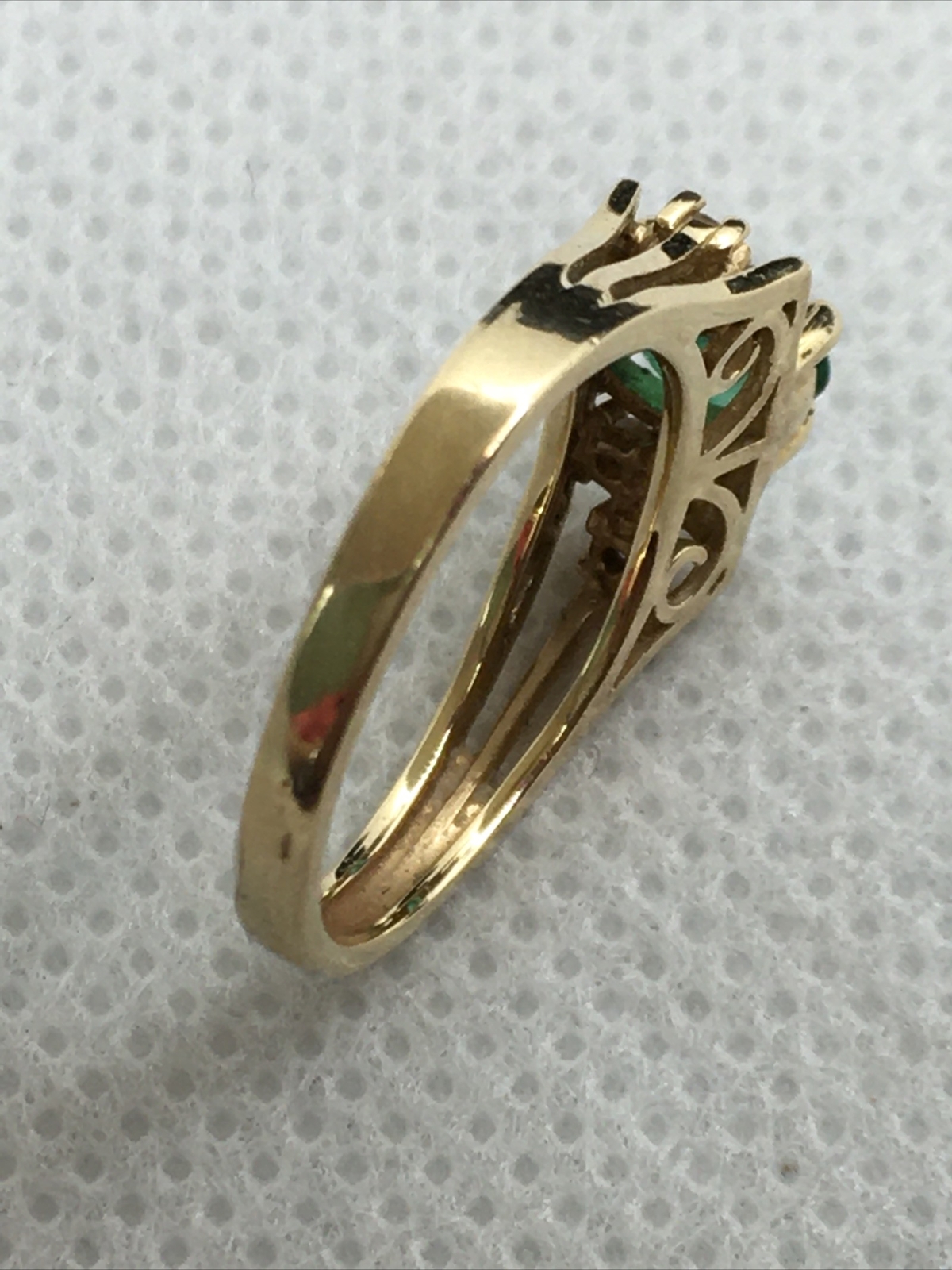 VINTAGE 14K Yellow Gold 0.31CTW Emerald & 0.05CTW Diamonds Handmade Ring 2.1gr.