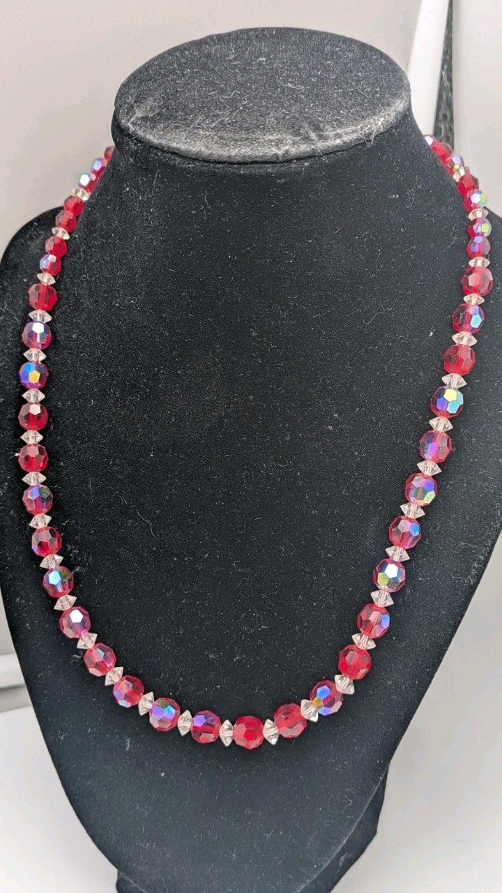 Vintage Ruby Red Iridescent Aurora Borealis Facetted Glass Bead 19″ Necklace