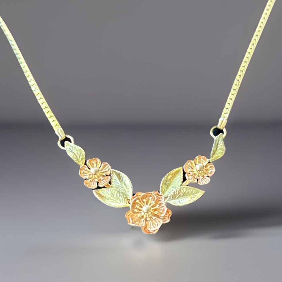 Krementz 1/20 12K GF 2 tone necklace Flower necklace Approx 16” V Necklace