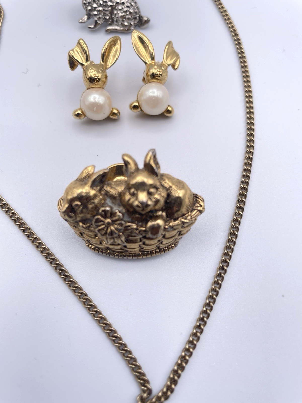 Mixed Vtg Rabbit Avon Unbranded Jewelry Lot Earrings Chain Necklace Brooch Pins
