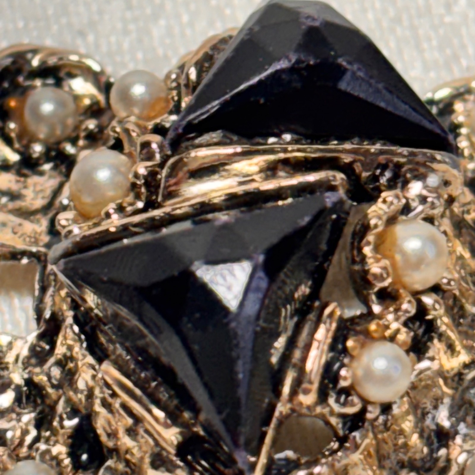 BRACELET black faux gem faux pearl silvertone metal link fold over clasp vintage